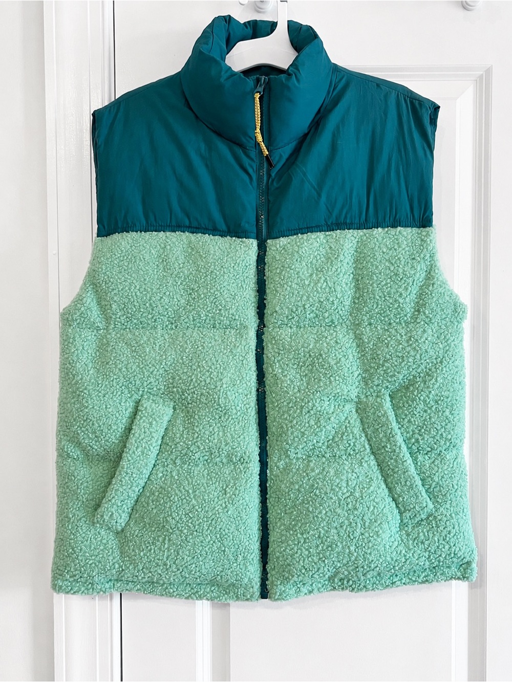 Wild Fable Colorblock Oversized Puffer Vest Sherpa XS